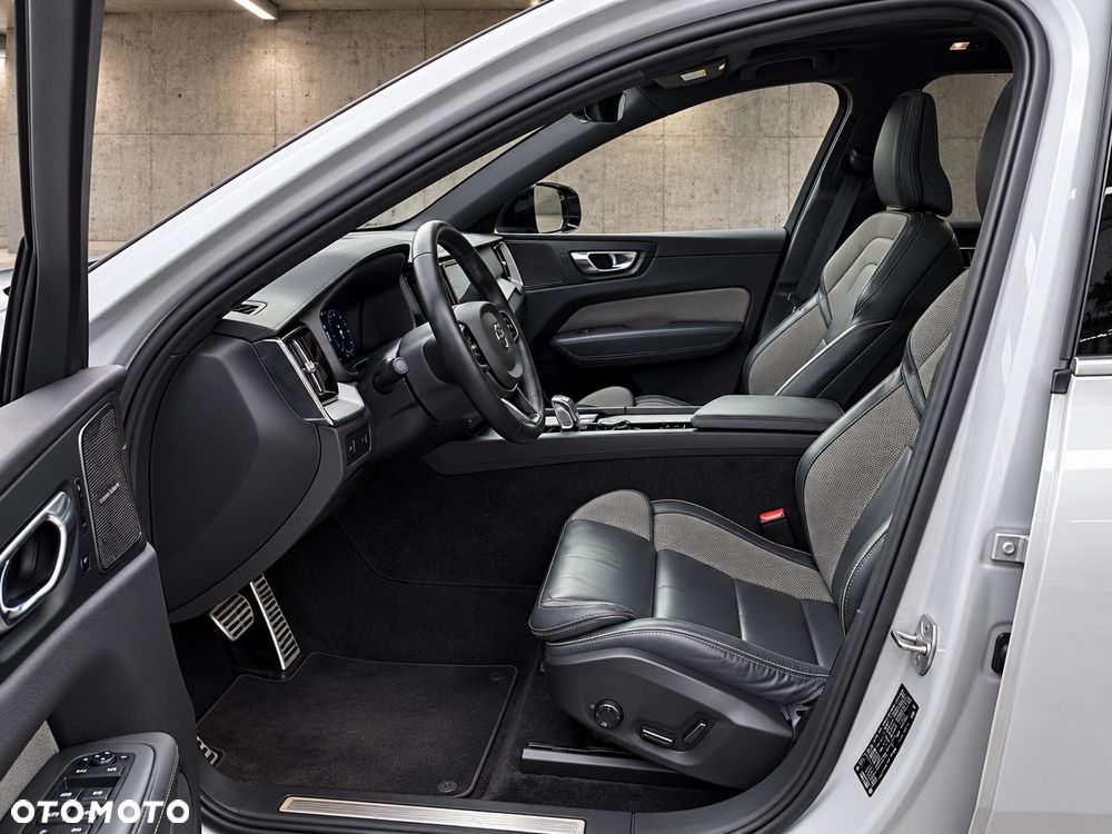 Volvo XC 60 B4 D Ultimate Dark - 2