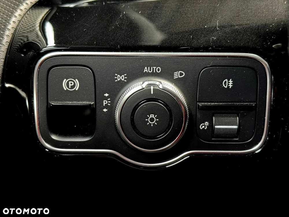 Mercedes-Benz CLA 200 Progressive 7G-DCT - 16