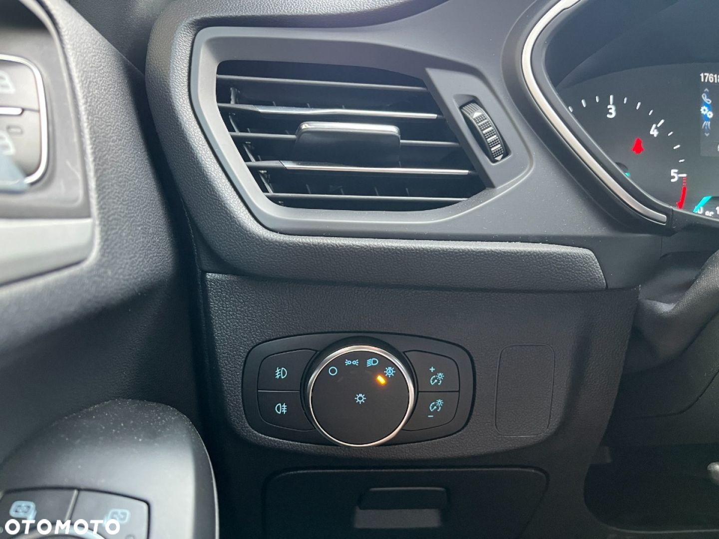 Ford Focus Turnier 1.5 EcoBlue Start-Stopp-System TITANIUM - 21