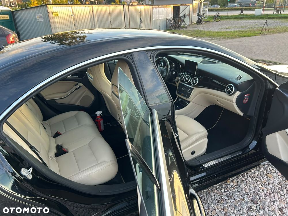Mercedes-Benz CLA 250 4Matic 7G-DCT - 10