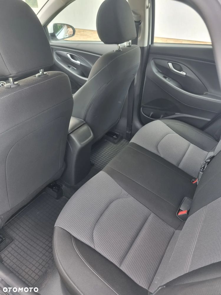 Hyundai i30 1.5 DPI Classic + - 17