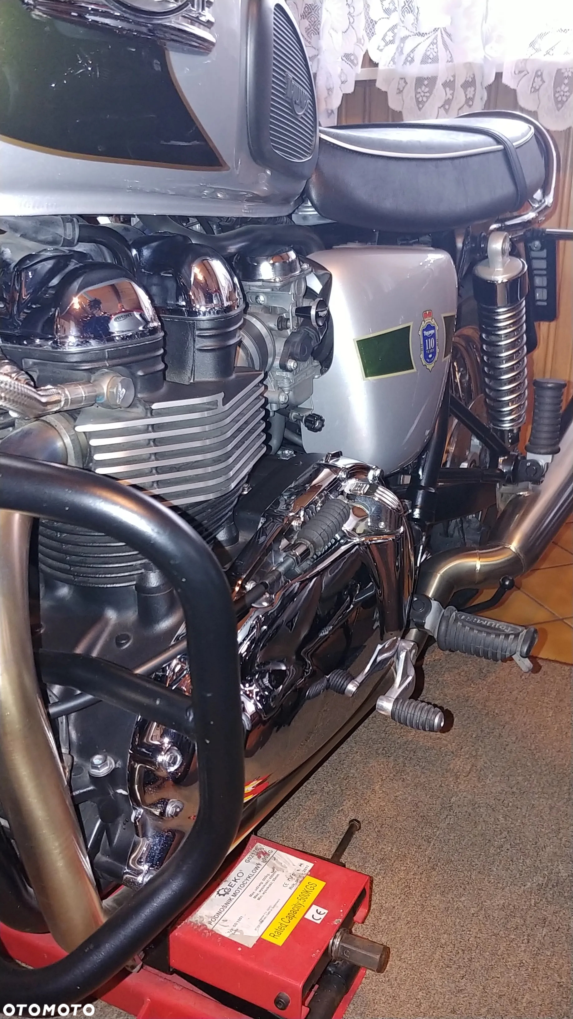 Triumph Bonneville - 2
