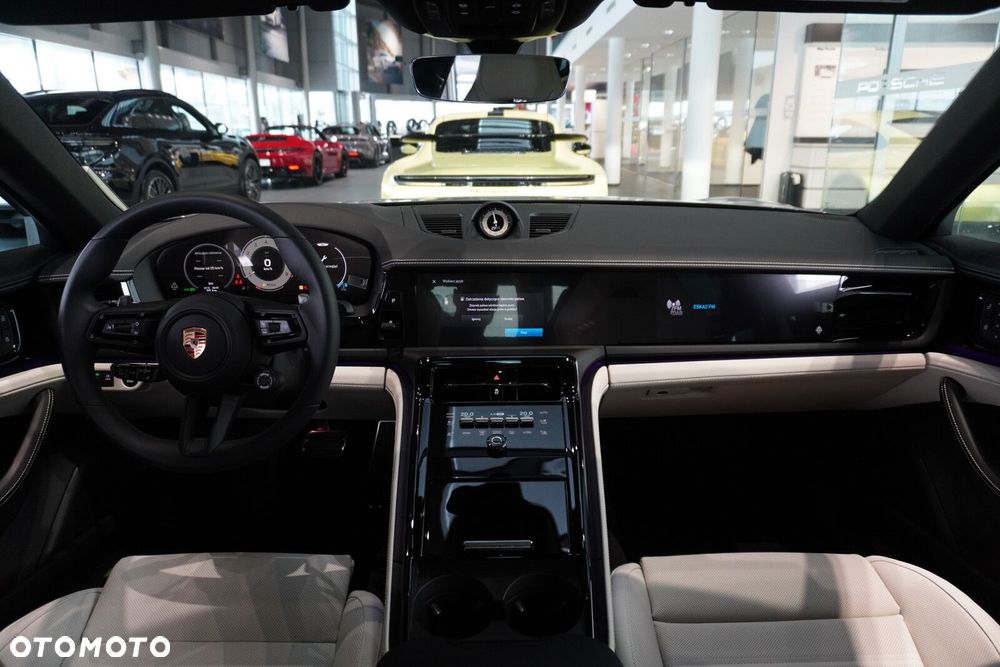 Porsche Panamera 4 - 33