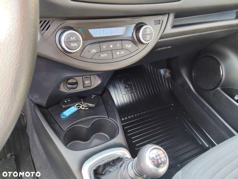 Toyota Yaris 1.5 Premium - 17