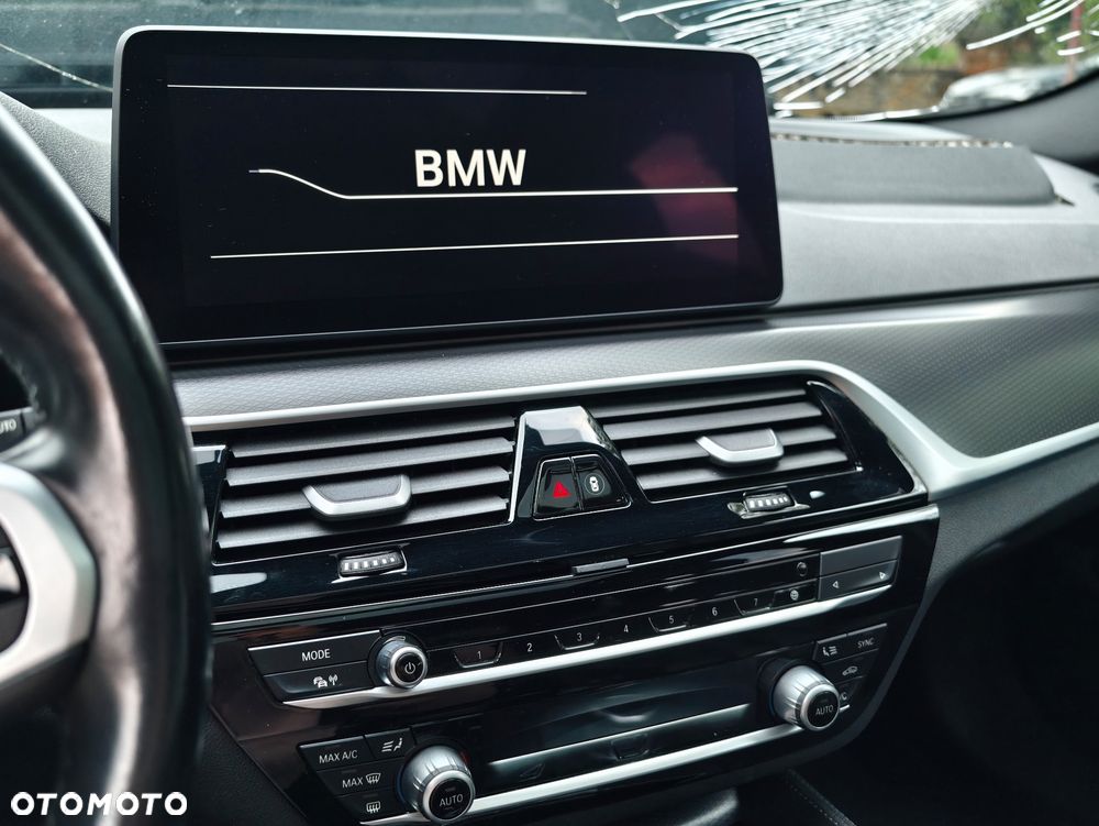 BMW Seria 5 530e xDrive M Sport sport - 17