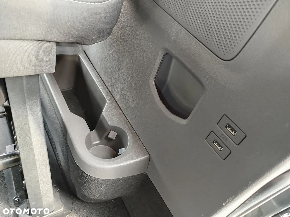 Ford Tourneo Custom 2.0 EcoBlue L2 Titanium - 23