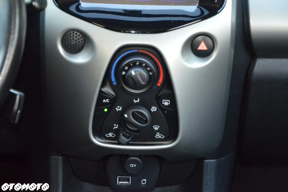 Toyota Aygo x-play touch - 21