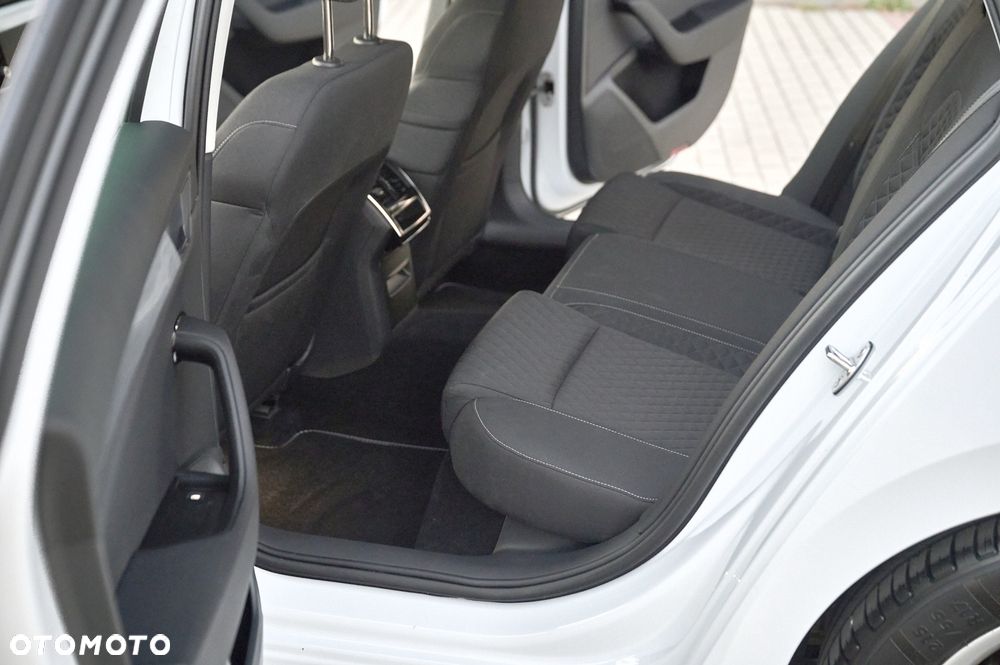 Skoda Superb 1.5 TSI Ambition DSG - 25