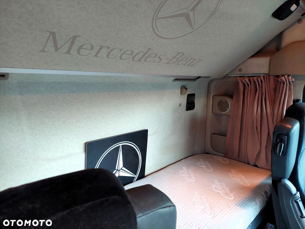 Mercedes-Benz ACTROS MP4 - 16