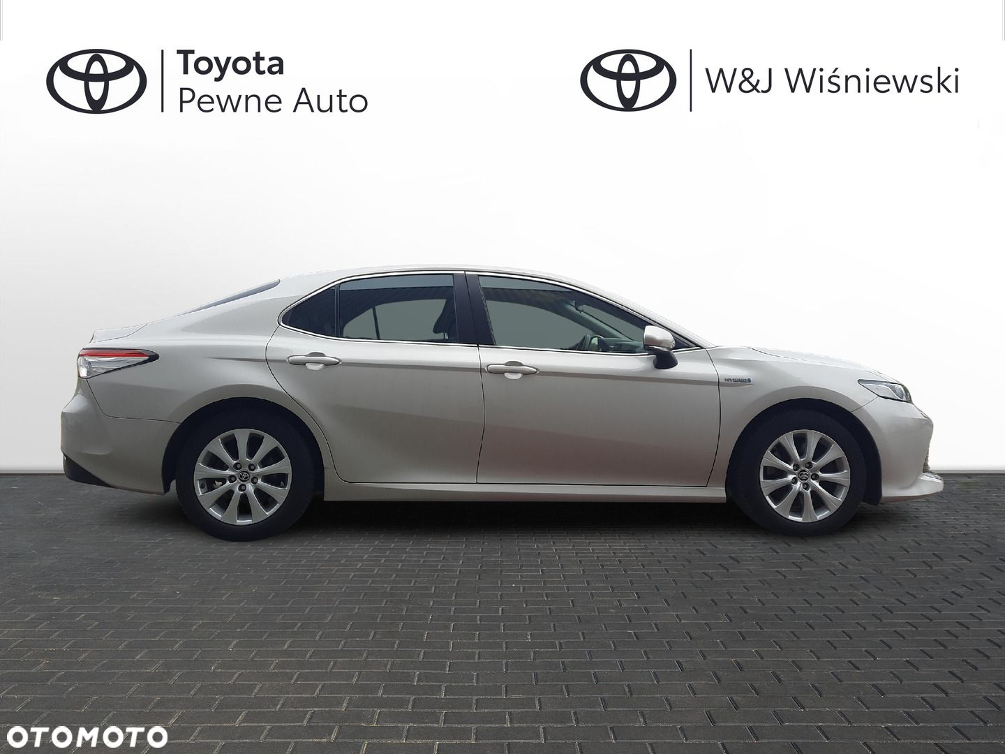Toyota Camry - 4