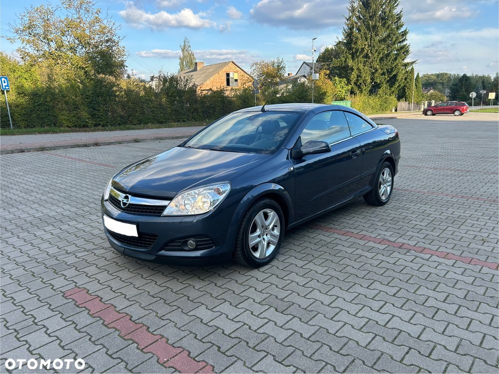 Opel Astra GTC 1.6 Cosmo - 1