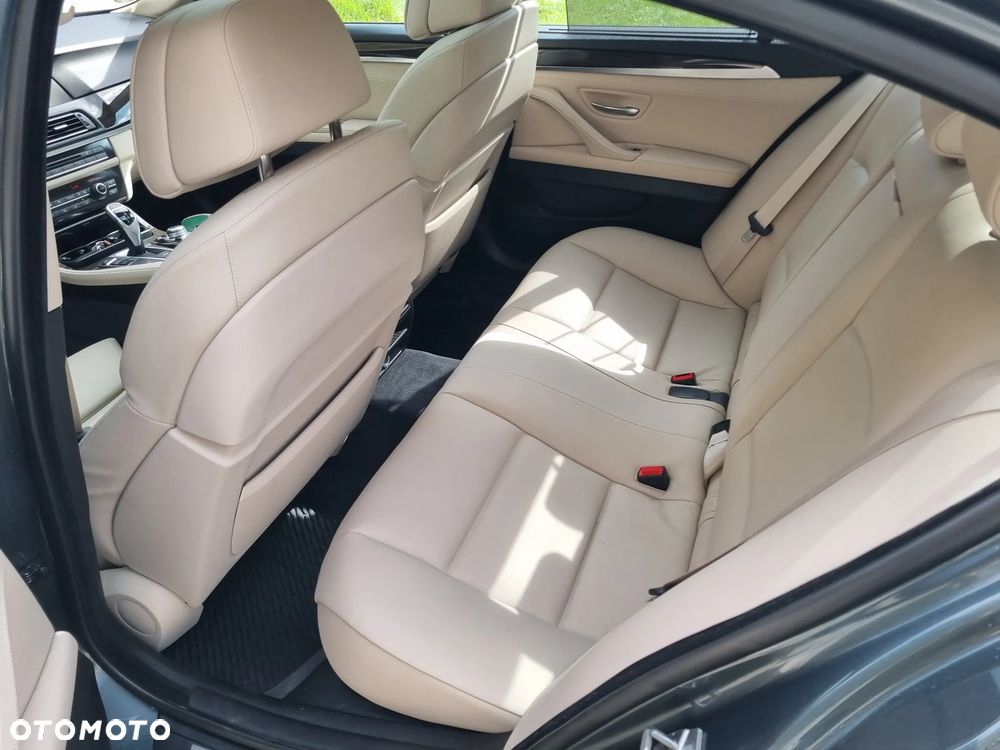 BMW Seria 5 528i Sport-Aut Luxury Line - 27