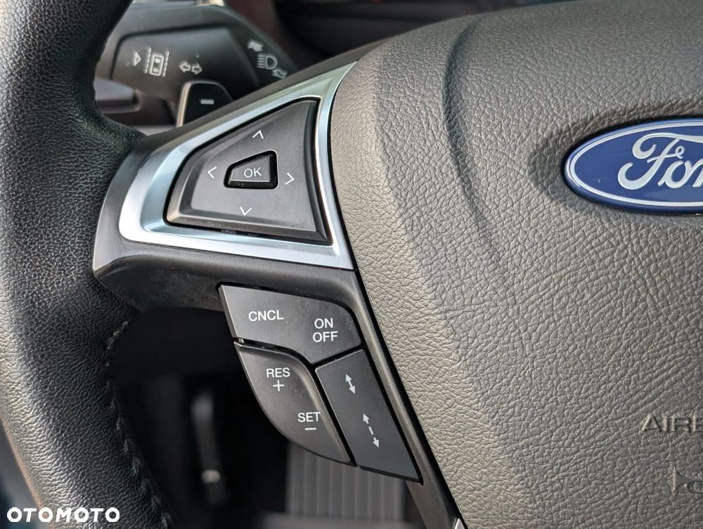 Ford Fusion - 33