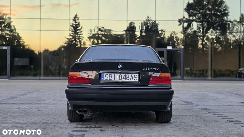 BMW Seria 3 325i - 7