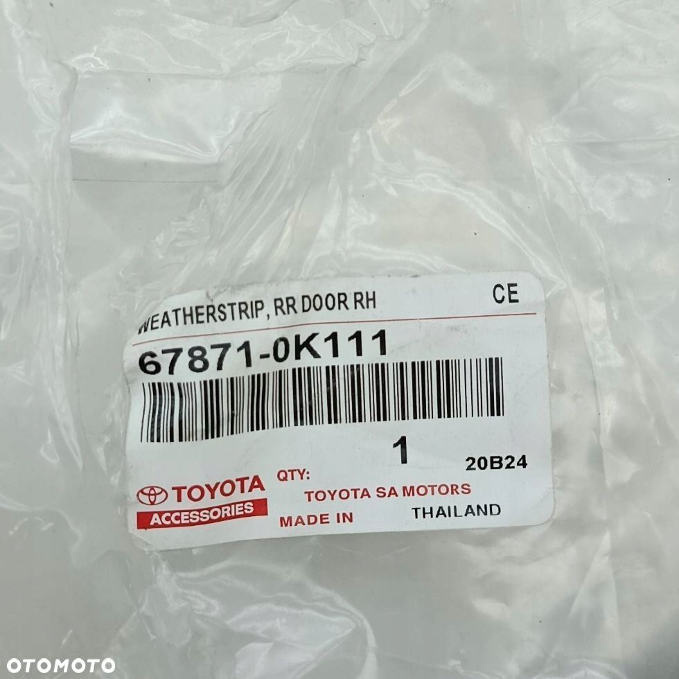 TOYOTA AVENSIS USZCZELKA DRZWI PRAWY TYŁ 678710K111 - 5