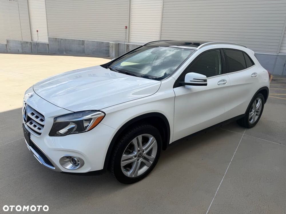 Mercedes-Benz GLA - 2