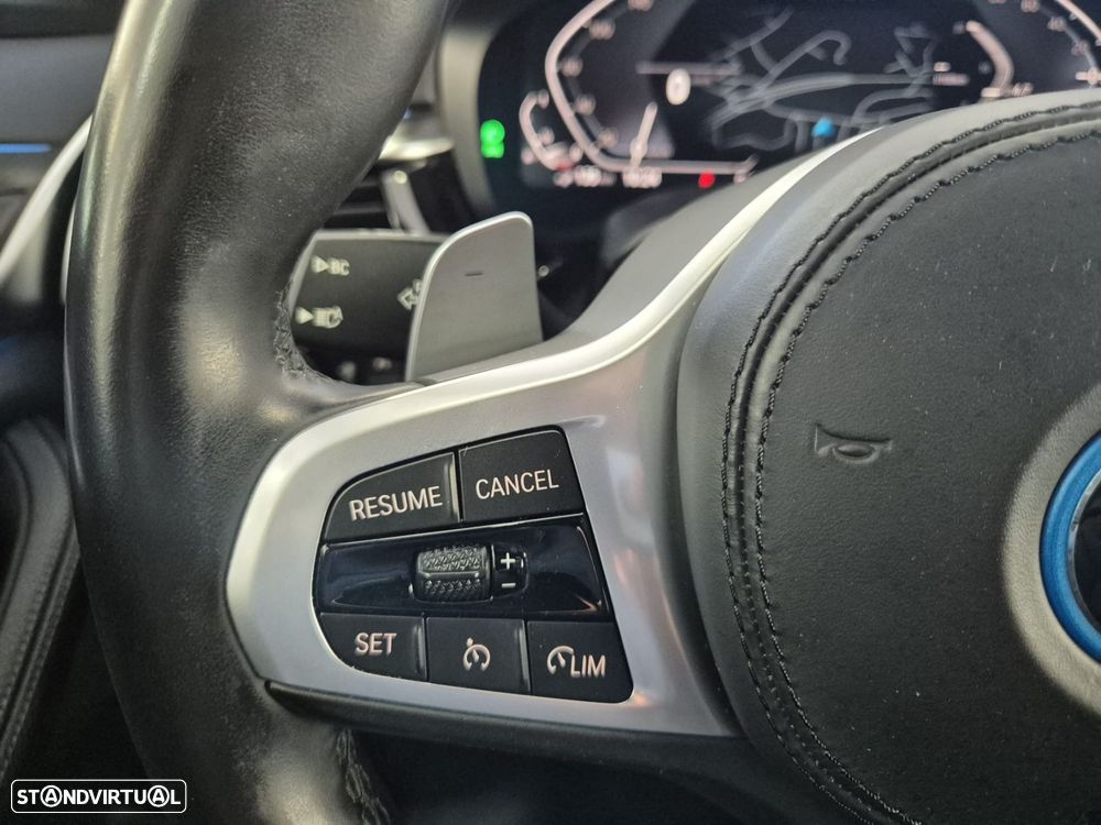 BMW 530 e Pack Desportivo M - 14