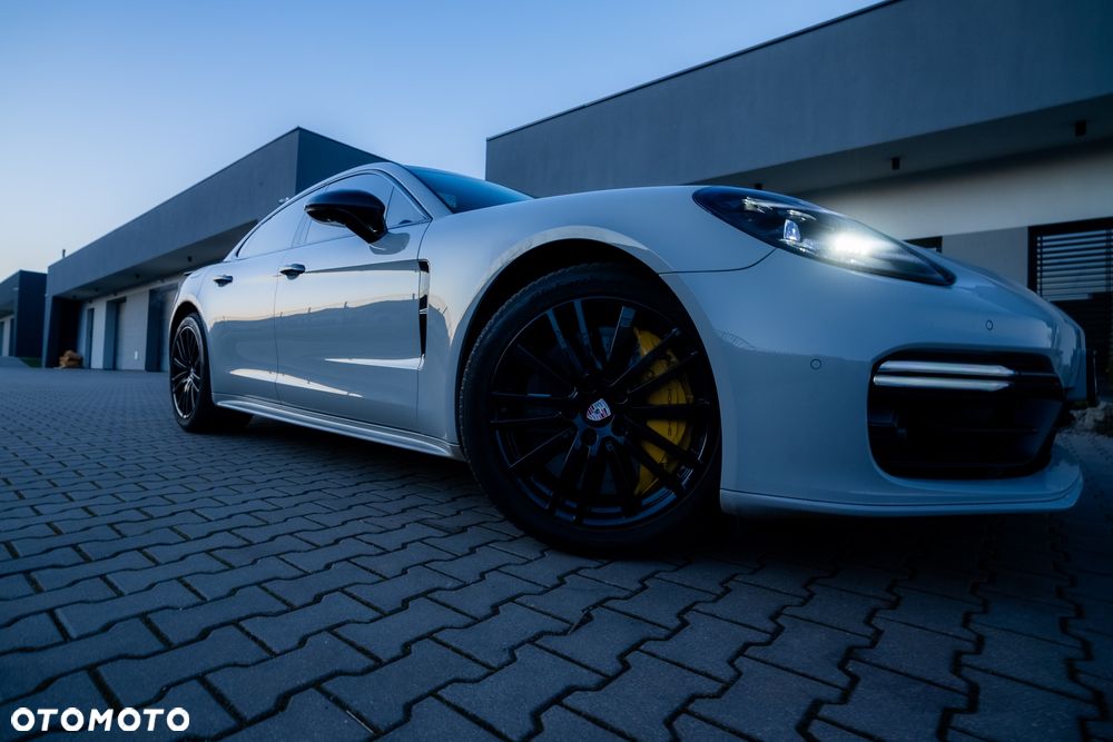 Porsche Panamera Turbo - 30