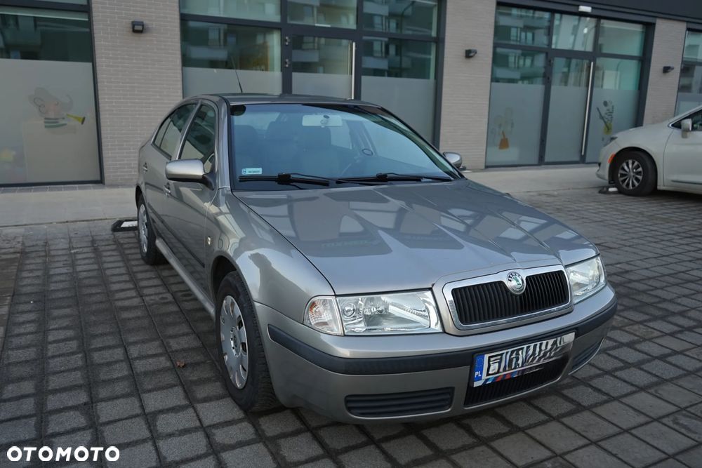 Skoda Octavia 1.6 Tour - 7