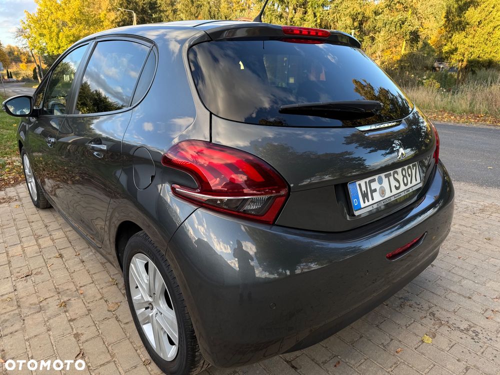 Peugeot 208 - 5