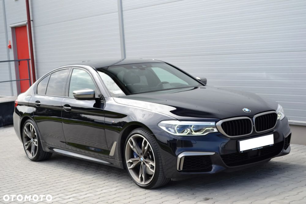 BMW Seria 5 M550i xDrive sport - 9