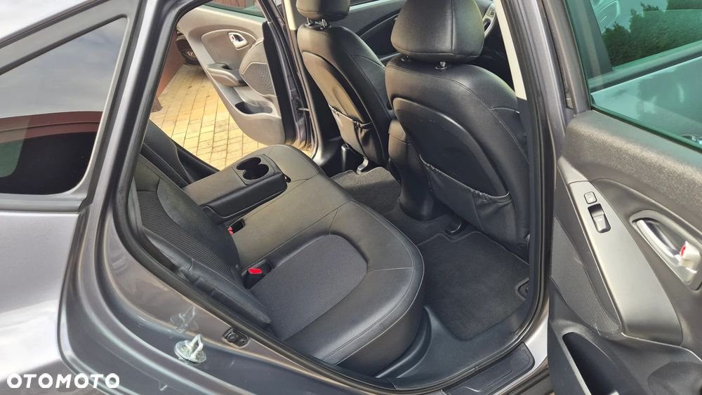 Hyundai ix35 1.7 CRDi 2WD blue Finale Gold - 25