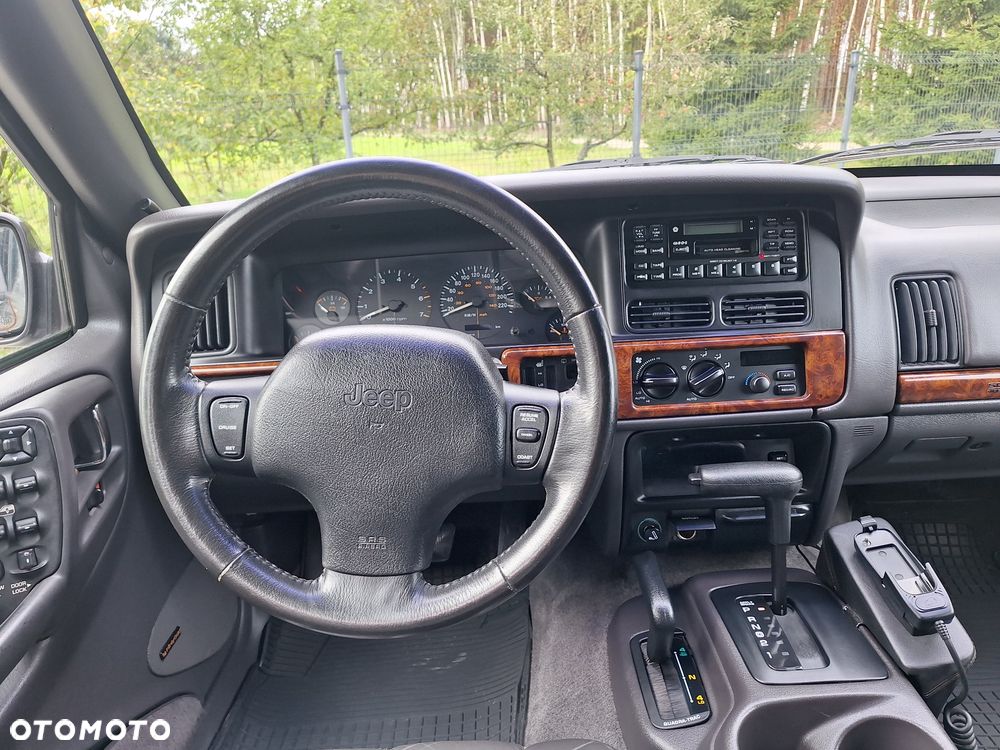 Jeep Grand Cherokee - 24