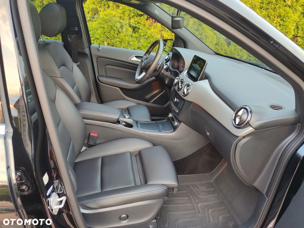 Mercedes-Benz Klasa B 250 4Matic 7G-DCT Edition - 25