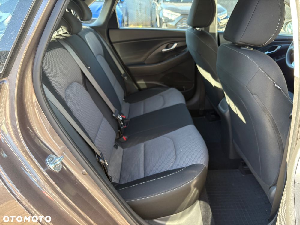 Hyundai i30 1.5 DPI Classic + - 26