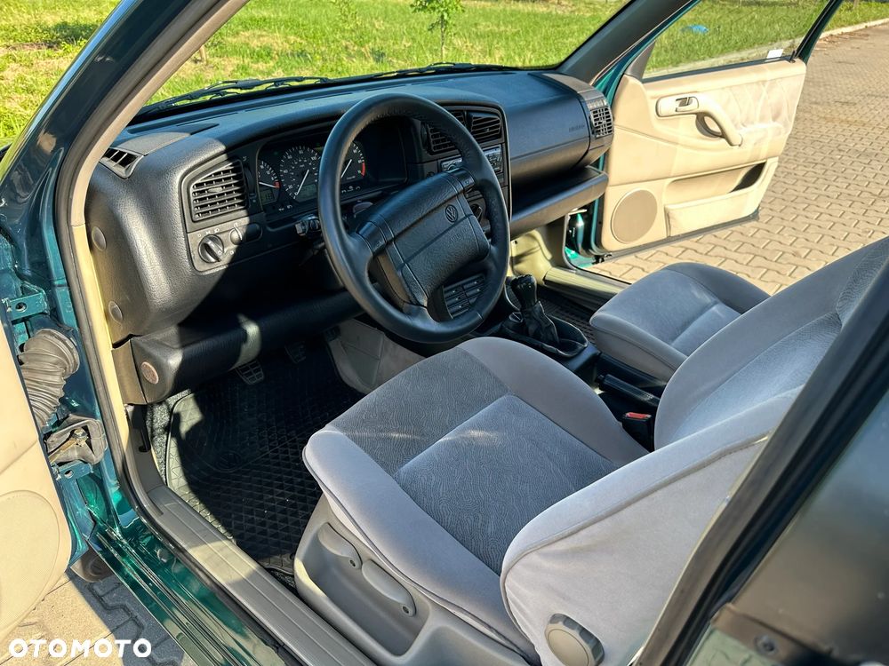 Volkswagen Passat - 18