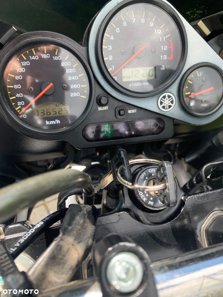 Yamaha FZS - 10