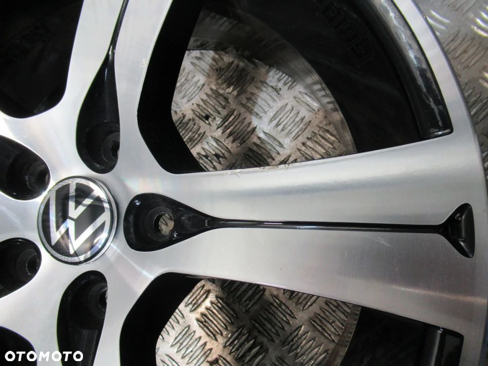 Felgi Vw Golf Passat Caddy Tiguan T-Roc Touran Jetta 7,5Jx17 et35 5x112 - 8