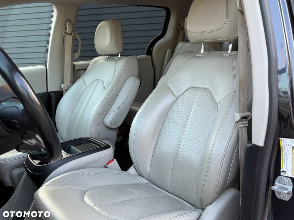 Chrysler Pacifica - 23