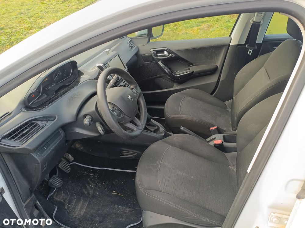 Peugeot 208 - 9