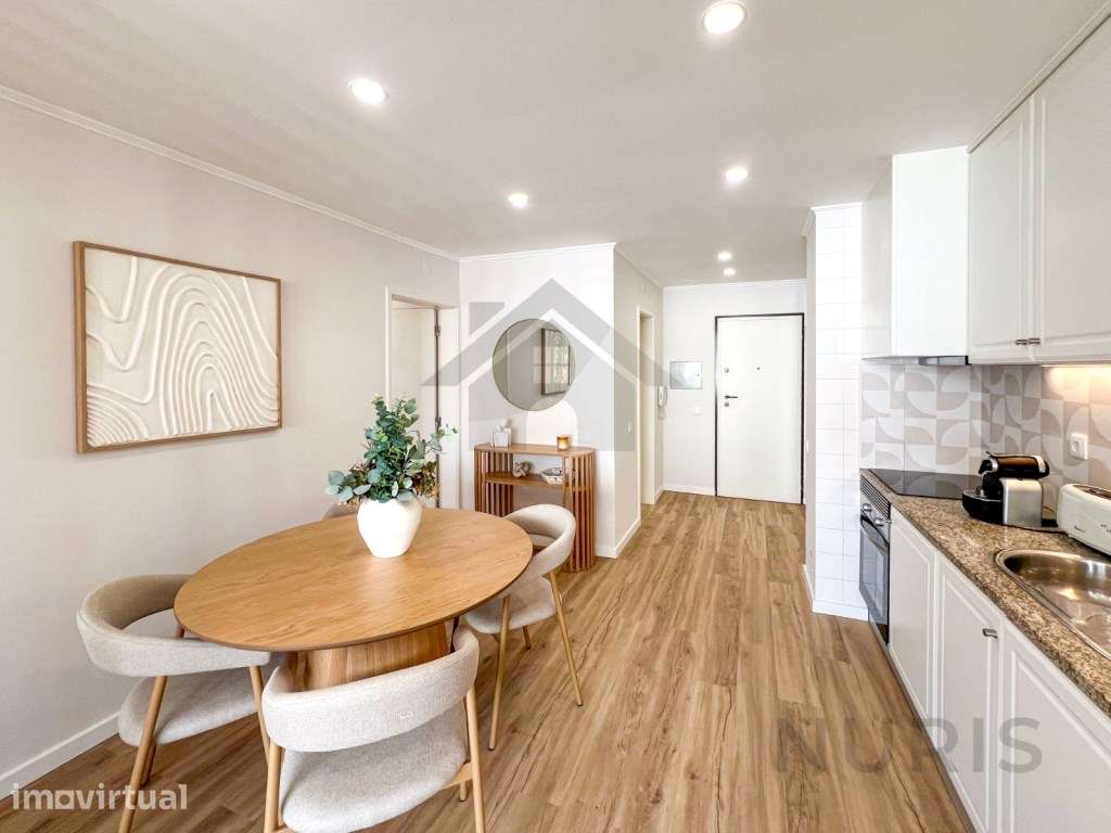 Apartamento T1 com Vista Mar, na primeira Linha da Praia da Rocha -... - Grande imagem: 2/21