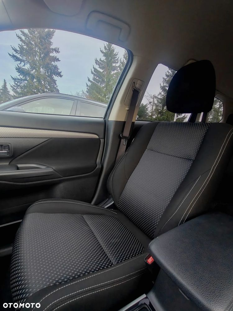 Mitsubishi Outlander 2.0 Intense 4WD CVT - 21