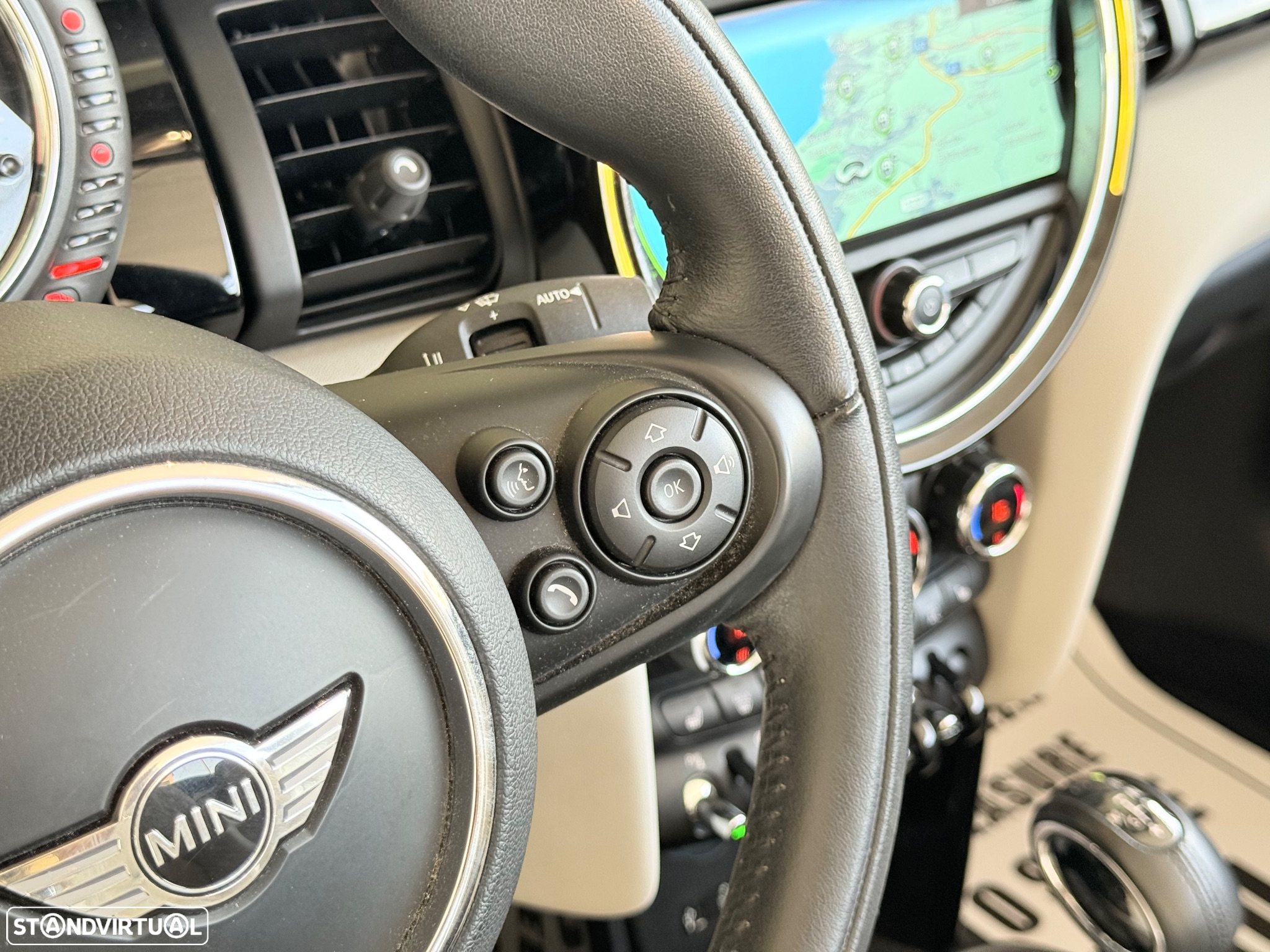 MINI Cabrio Cooper Auto. Essential - 33