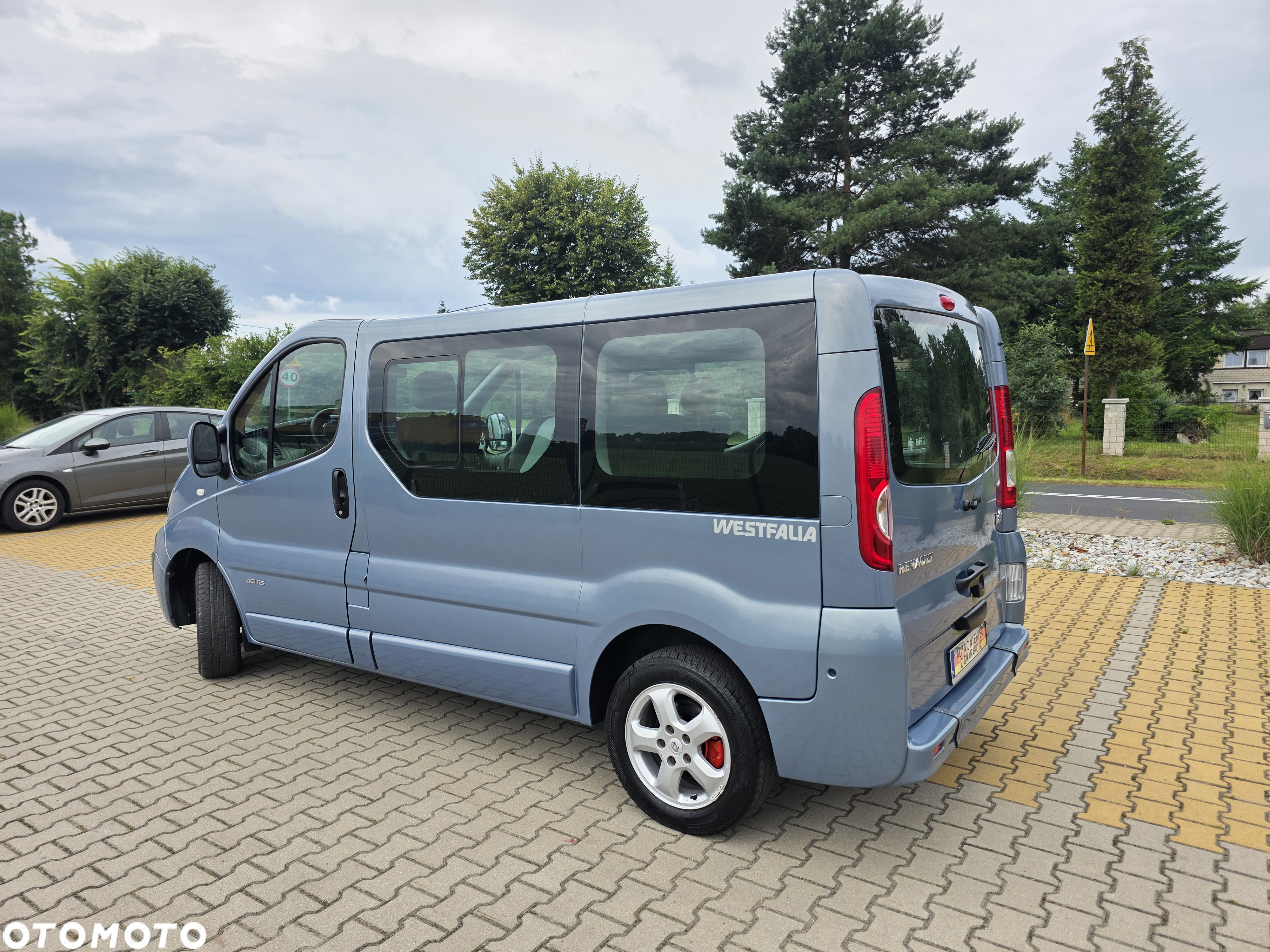 Renault Trafic 2.0 dCi 115 Combi L1H1 teilverglast - 8