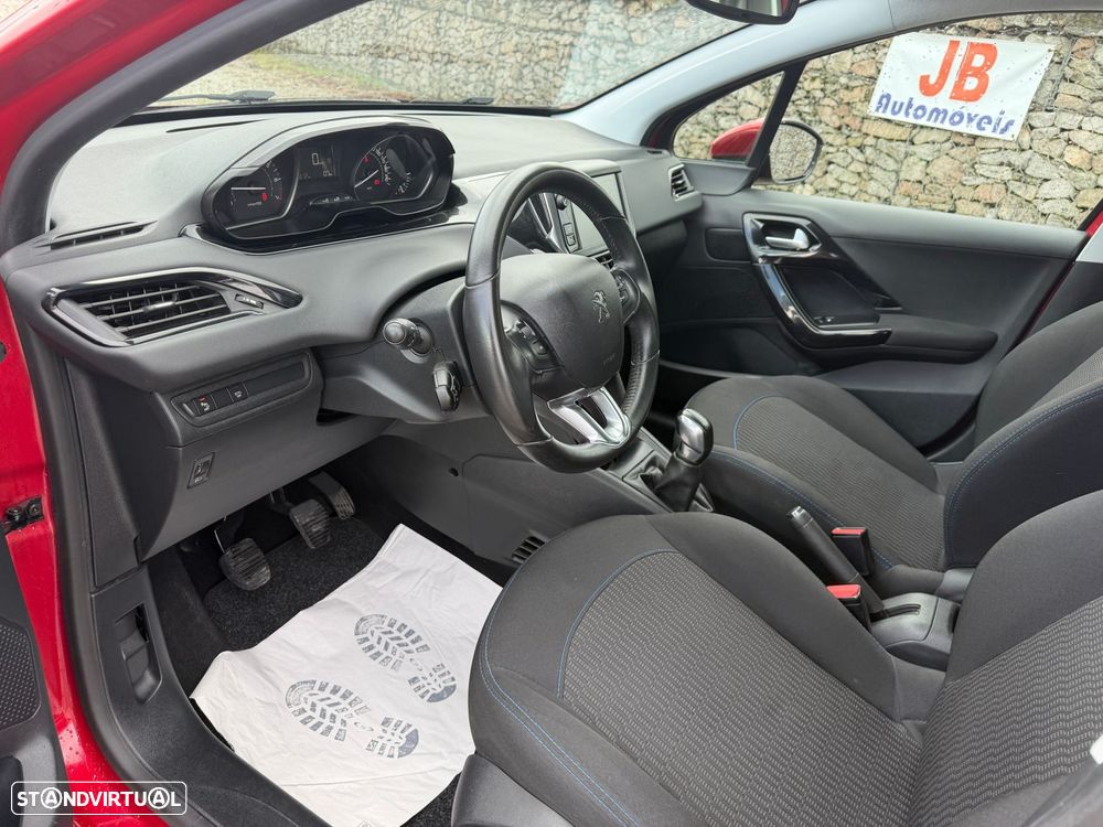 Peugeot 208 1.2 PureTech Signature - 8