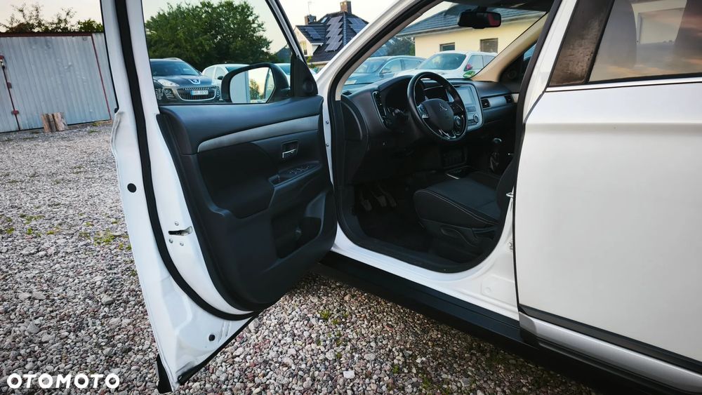 Mitsubishi Outlander - 14