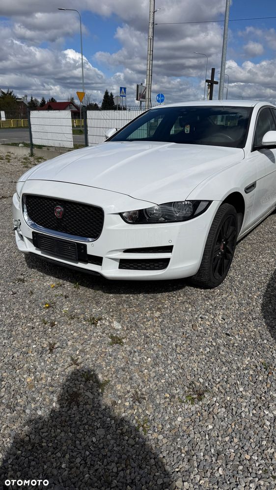 Jaguar XE - 1