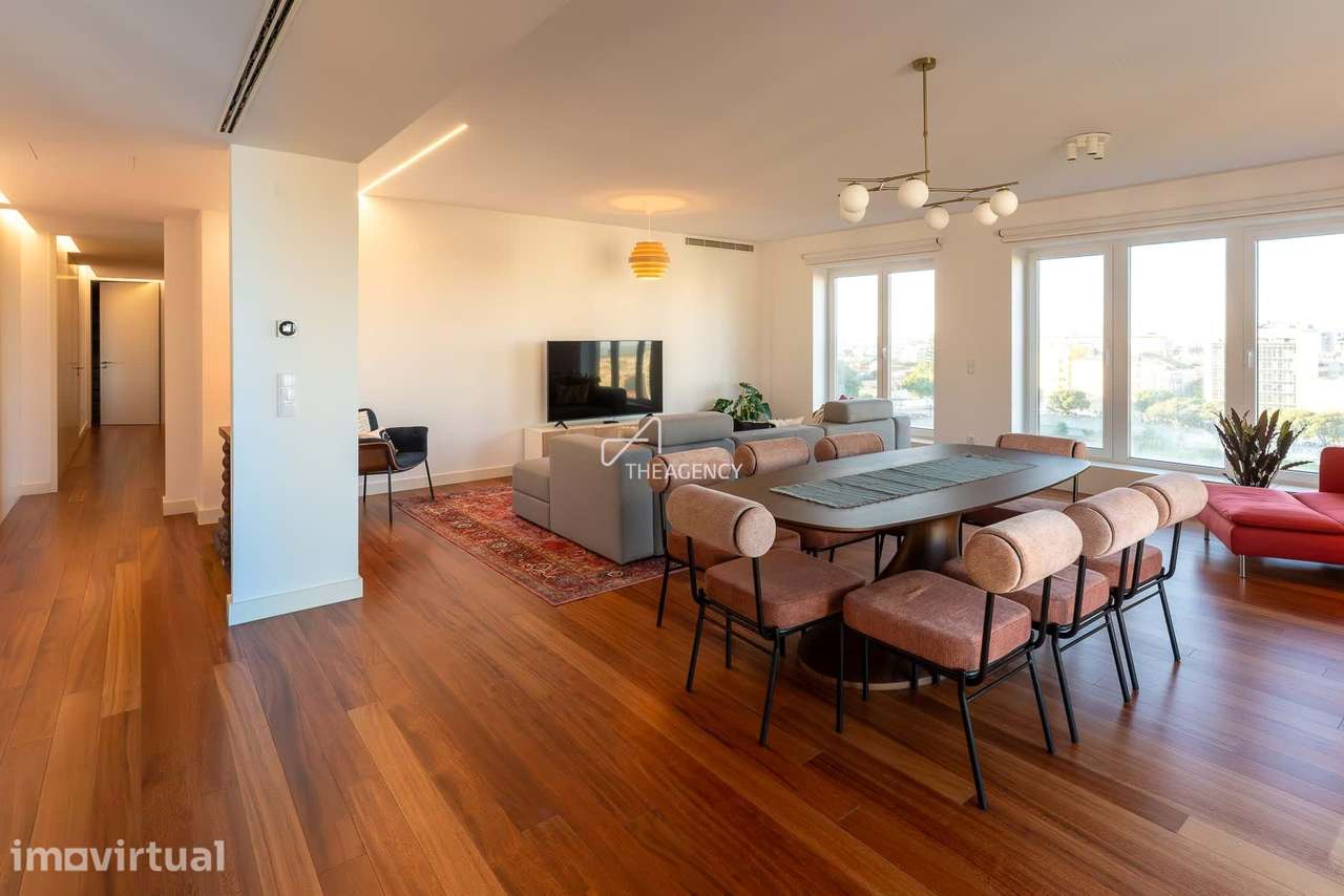 Excecional Apartamento T3 Mobilado com Vistas Panorâmicas sobre Lisbo - Grande imagem: 2/19