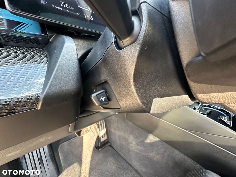 BMW Seria 5 520d xDrive mHEV - 32