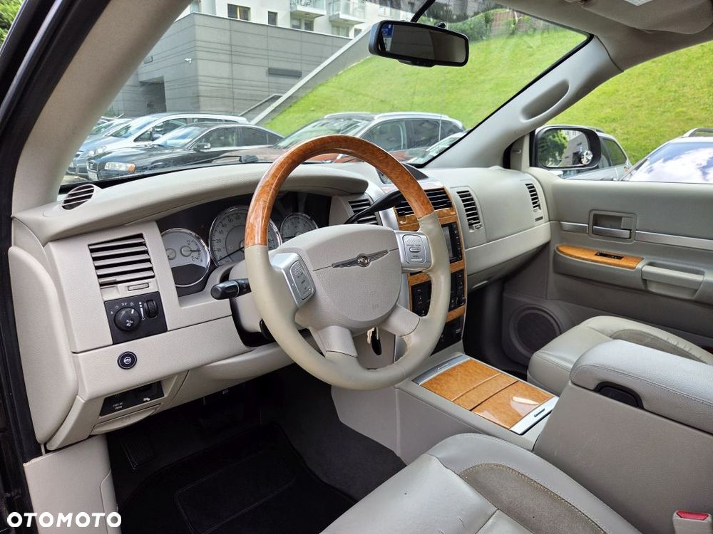 Chrysler Aspen - 32