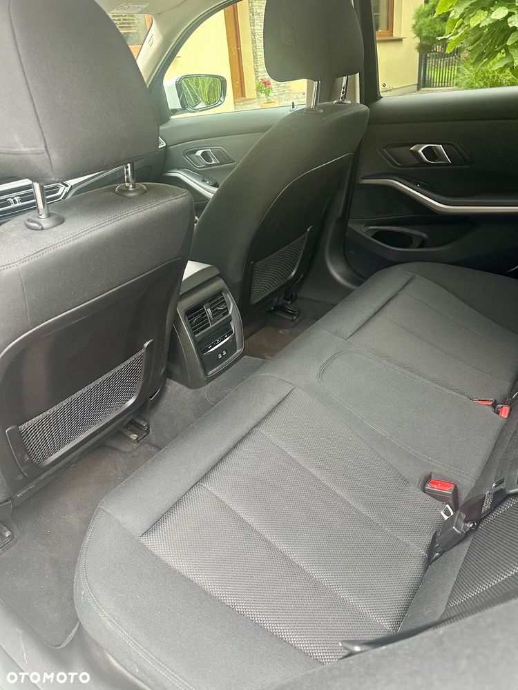 BMW Seria 3 318i M Sport - 6
