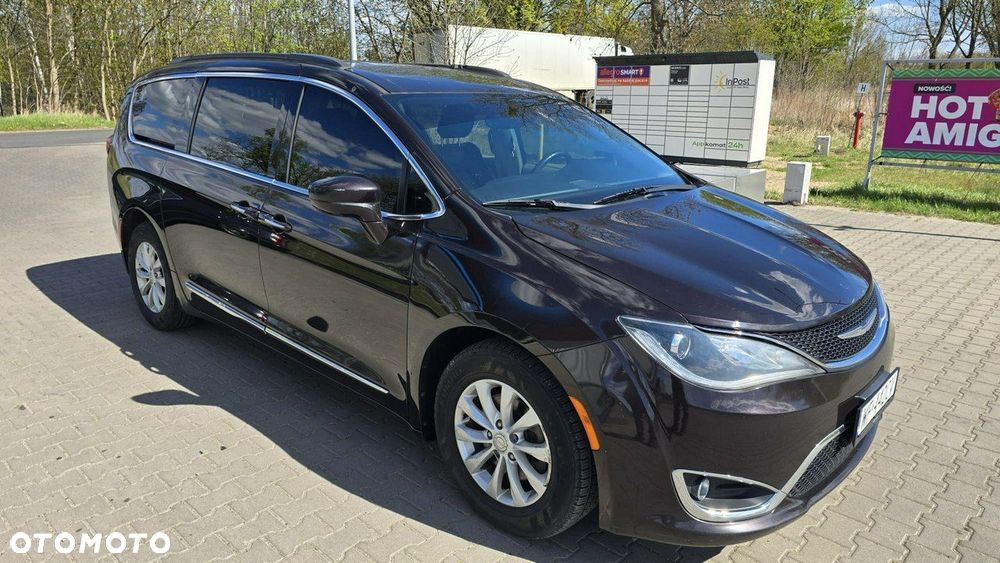 Chrysler Pacifica - 11