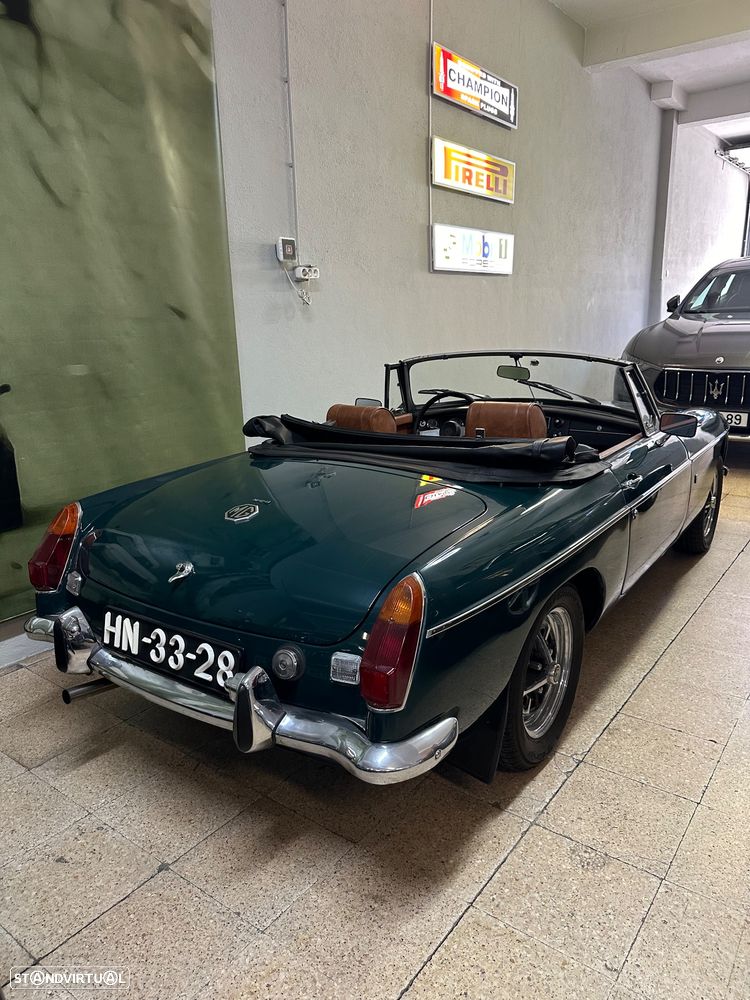 MG MGB - 18