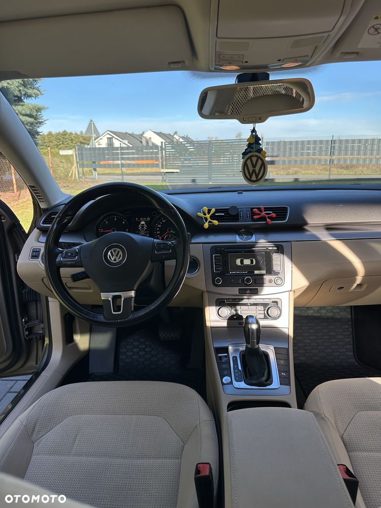 Volkswagen Passat - 10