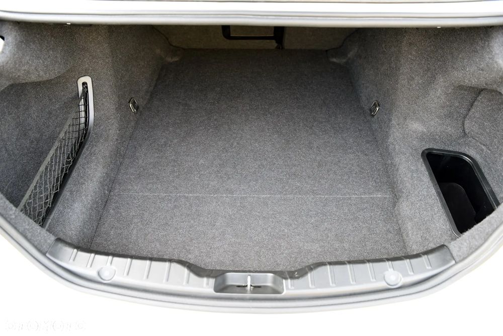 BMW Seria 5 520d - 29