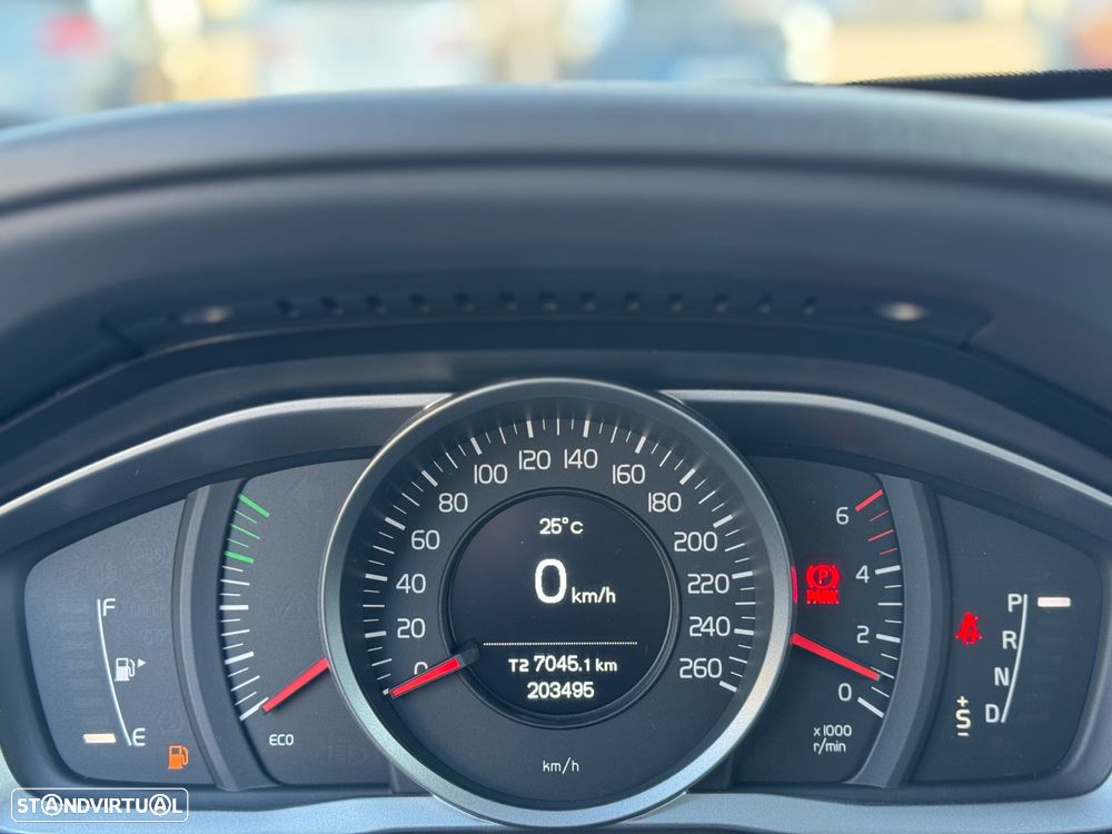 Volvo XC 60 2.0 D4 Momentum Geartronic - 11